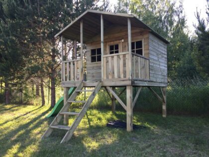Medinis vaikų žaidimų namelis "Girinukas"