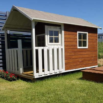 Medinis vaikų žaidimų namelis "Riešutėlis"