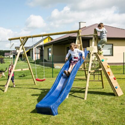 Vaikų žaidimų aikštelė "Vaivorykštė"