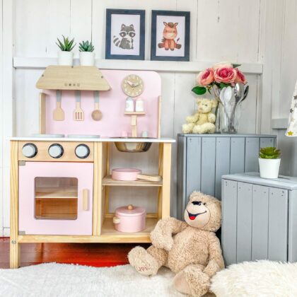 Medinė vaikiška virtuvėlė „Karilė"