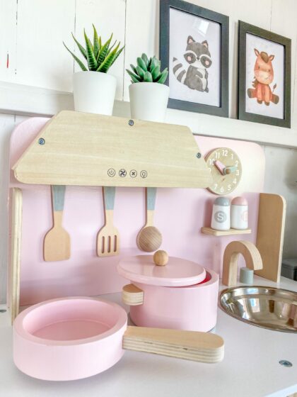 Medinė vaikiška virtuvėlė „Karilė"
