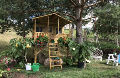 Medinis vaikų žaidimų namelis "Girinukas"