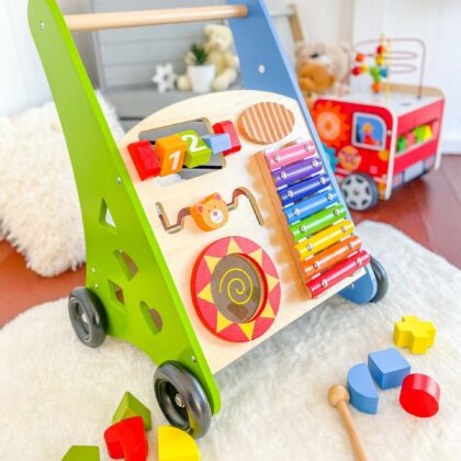 Medinis žaislas stumdukas “Meškiukas”