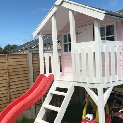 Medinis vaikų žaidimų namelis "Spinduliukas"