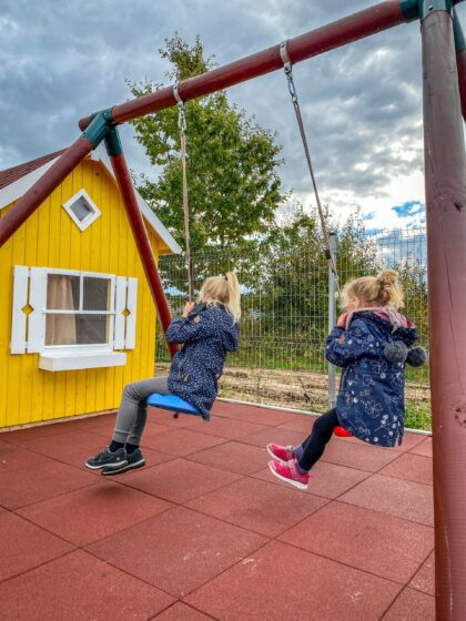 Sūpynės „Gėlė“, raudonos