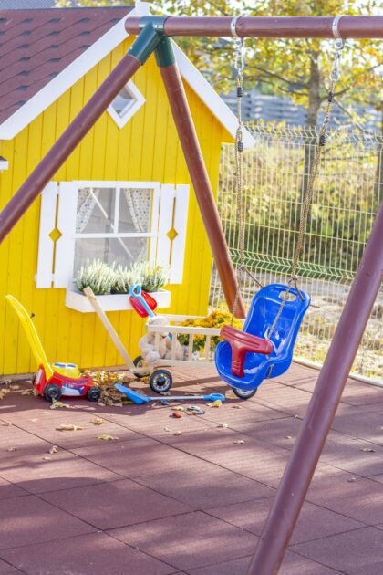 Vaikiškos sūpynės su apsauga, mėlynos su raudonu