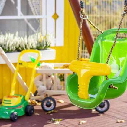 Vaikiškos sūpynės su apsauga, žalios su geltonu