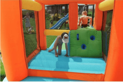 Pripučiamas batutas "Superherojus" su vandens pramogomis