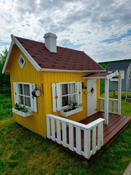 Medinis vaikų žaidimų namelis "Geniukas"