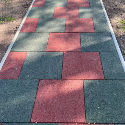 Guminė grindų danga vaikų žaidimų aikštelėms 20 mm RAUDONA