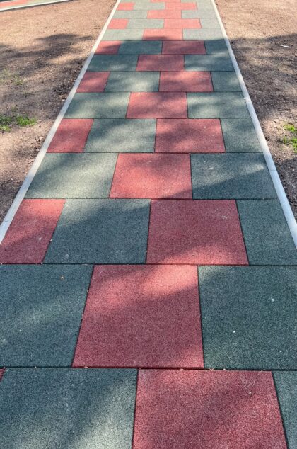 Guminė grindų danga vaikų žaidimų aikštelėms 20 mm RAUDONA