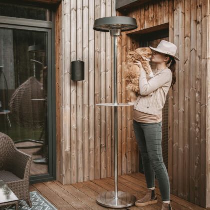 Infraraudonųjų spindulių šildytuvas SATURNAS su lentynėle, juodas, 2000W