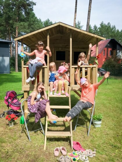 Medinis vaikų žaidimų namelis "Girinukas"