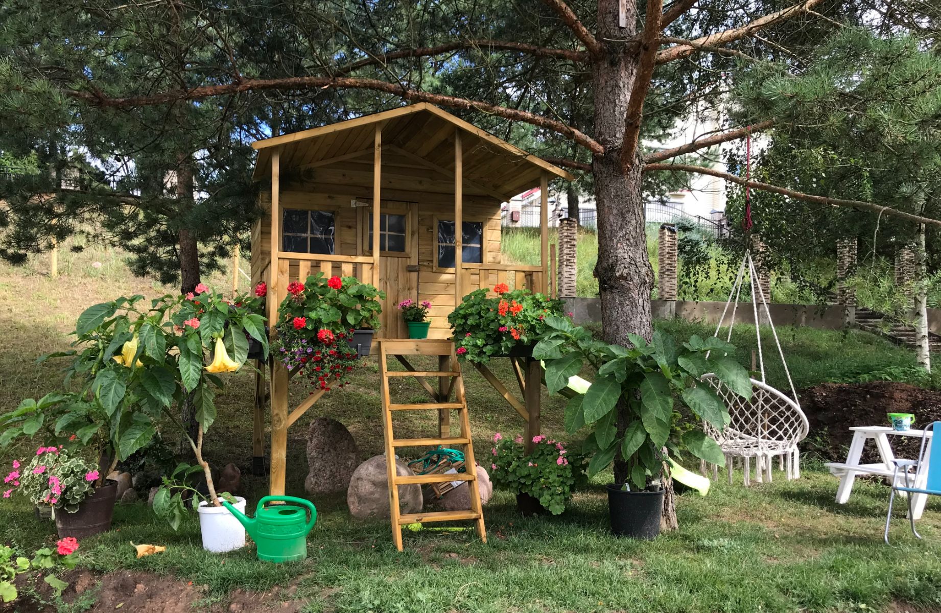 Gabrielės šeimynos medinis vaikų žaidimų namelis „Girinukas“