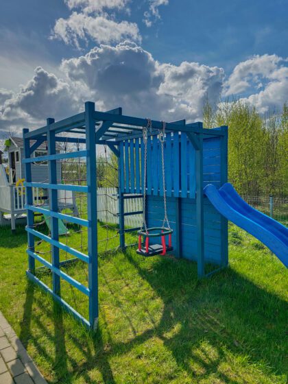 Sūpynės su apsauga ir grandinėmis „Meškutis“, raudona su žalia