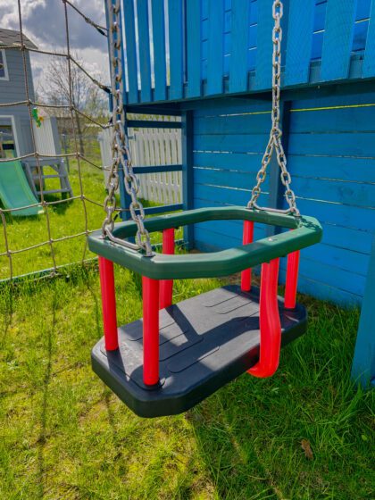 Sūpynės su apsauga ir grandinėmis „Meškutis“, raudona su žalia