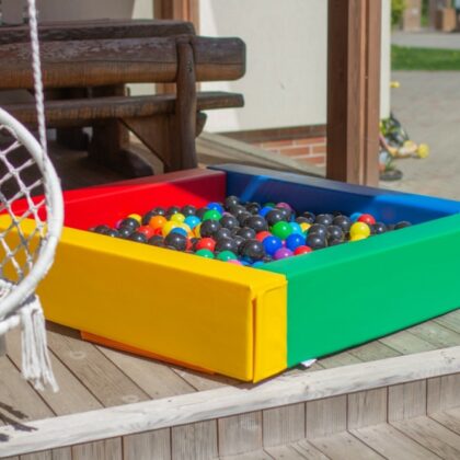 Minkštų kaladėlių baseinas 130 x 130 cm, spalvotas