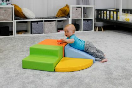 Minkštų kaladėlių komplektas "Keturi", šviesiai spalvotas