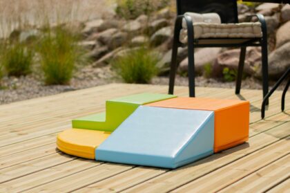 Minkštų kaladėlių komplektas "Keturi", šviesiai spalvotas