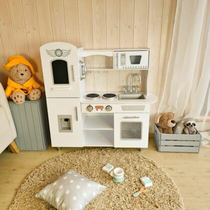 Medinė vaikiška virtuvėlė „Patricija"