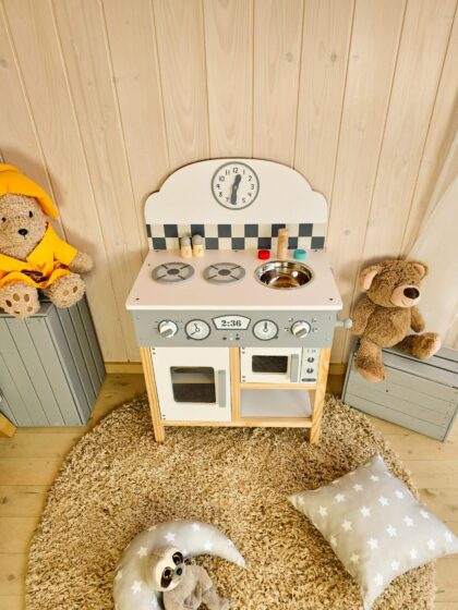 Medinė vaikiška virtuvėlė „Pijus"
