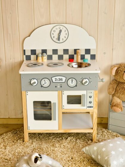 Medinė vaikiška virtuvėlė „Pijus"