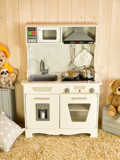 Medinė vaikiška virtuvėlė su garsais „Smiltė"