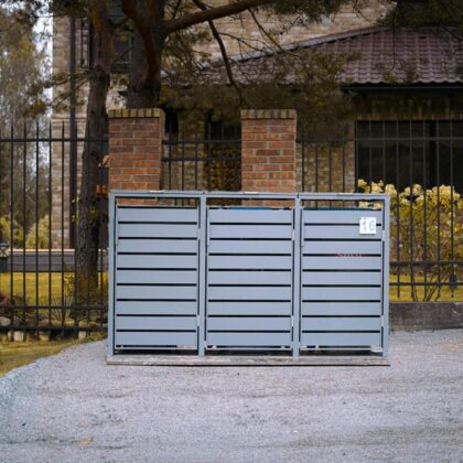 Metalinė triguba konteinerio stoginė