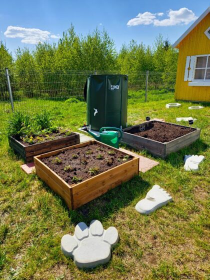 Medinė lysvė 90 x 90 x 27 cm, juoda