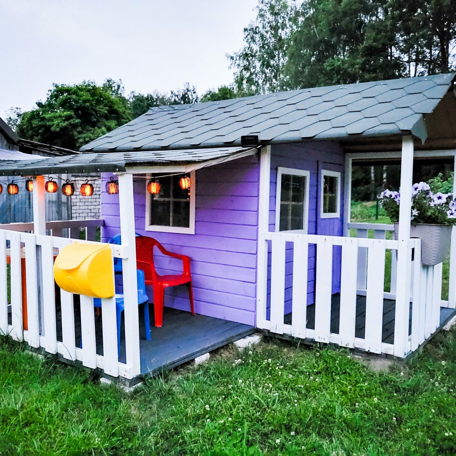 Monikos šeimynos nameliai „Koriukas“ ir „Riešutėlis“