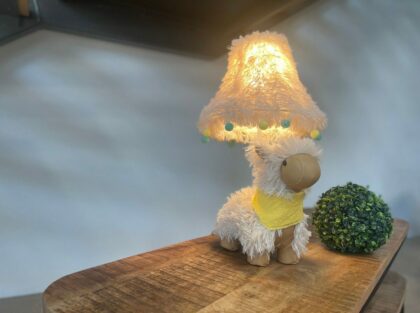 Vaikiškas stalinis šviestuvas „Alpaka Alma“