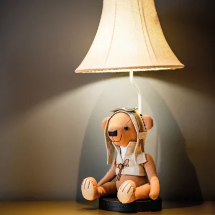 Vaikiškas stalinis šviestuvas „Meškutis Čarlis“