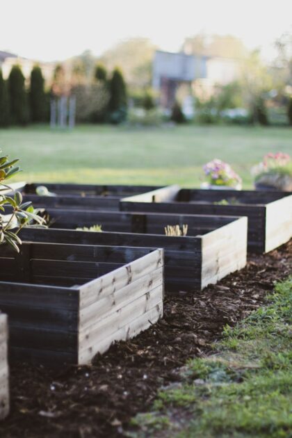 Medinė lysvė 115 x 85 x 26 cm, juoda