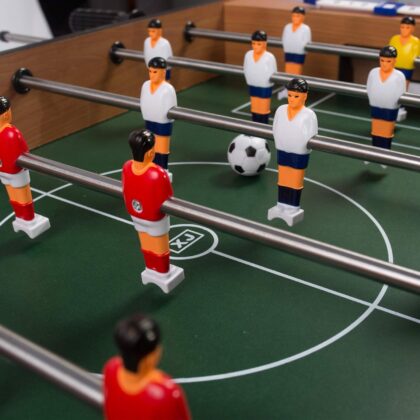 Medinis žaidimų stalas „Stalo futbolas“, 121 x 61 x 80.5 cm - Image 8