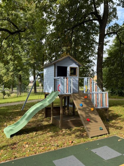 Medinis vaikų žaidimų namelis "Koriukas" - Image 2