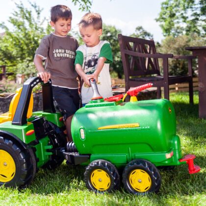 Vandens cisterna su purkštuvu John Deere, žalia