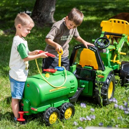 Vandens cisterna su purkštuvu John Deere, žalia