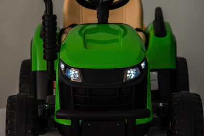 vaikiškas elektrinis traktorius su priekaba, žalias/geltonas