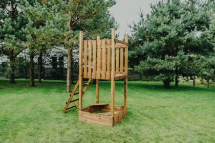 medinis vaikų žaidimų bokštelis hatis „saku“