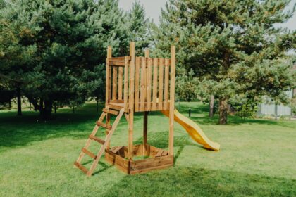 medinis vaikų žaidimų bokštelis hatis „saku“