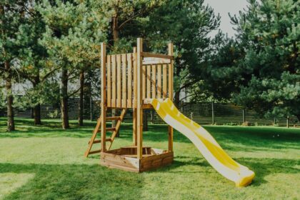 medinis vaikų žaidimų bokštelis hatis „saku“