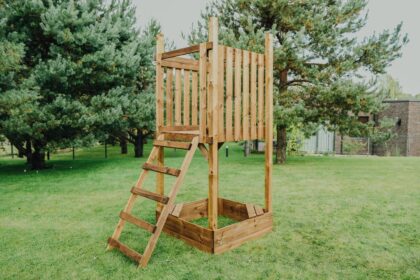 medinis vaikų žaidimų bokštelis hatis „saku“