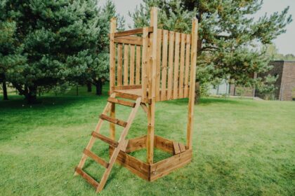 medinis vaikų žaidimų bokštelis hatis „saku“