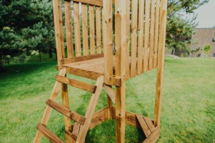 medinis vaikų žaidimų bokštelis hatis „saku“