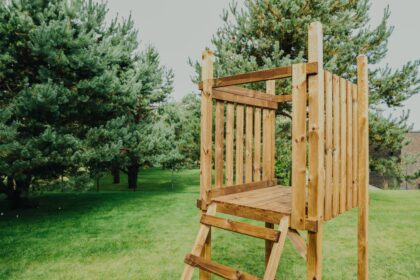 medinis vaikų žaidimų bokštelis hatis „saku“