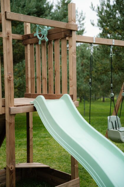 medinė vaikų žaidimų aikštelė hatis „roka“