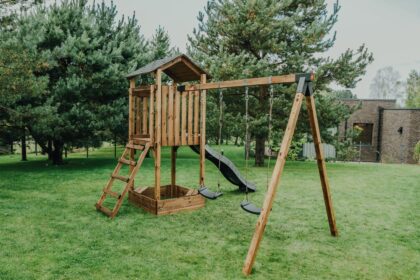 medinė vaikų žaidimų aikštelė hatis „kona“ su priedais, antracito