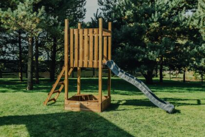 medinis vaikų žaidimų bokštelis hatis „saku“