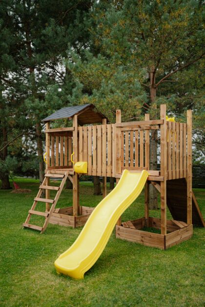 medinė vaikų žaidimų aikštelė hatis „roka“