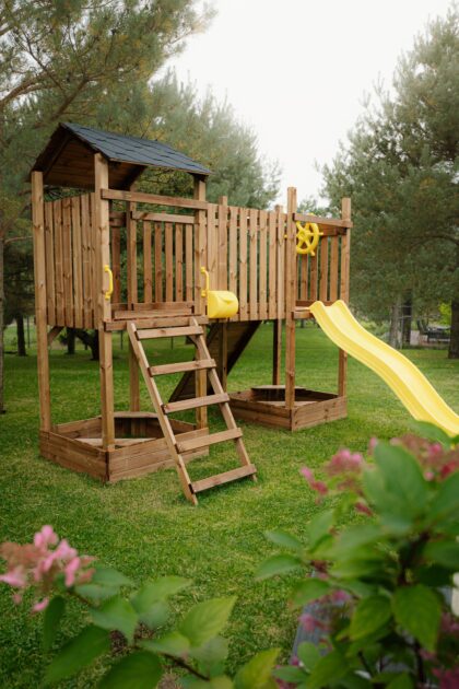 medinė vaikų žaidimų aikštelė hatis „roka“